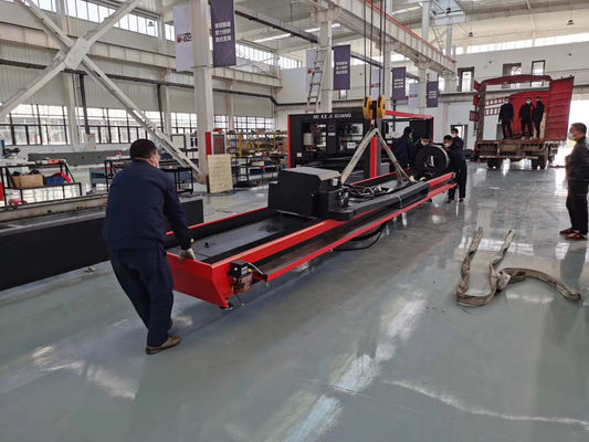 Yüksek hassasiyet için su soğutma lif lazer boru kesme makinesi