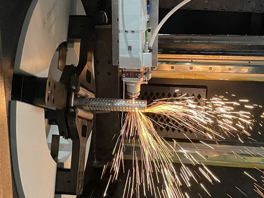 Yüksek hassasiyetli çoklu çak boru elektrikli lazer boru kesme makinesi