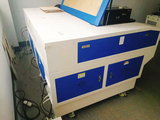 1000-26000mm/min Kesme Hızı Üstün ve Servisli CO2 Lazer gravür makinesi