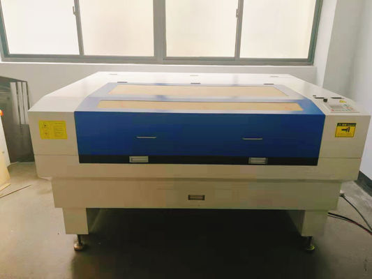 Yüksek hassasiyetli kesim için CO2 Lazer Kesme Gravür Makinesi 40W 60W 80W 100W 150W 200W