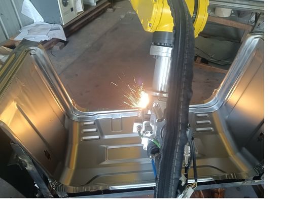 Zeki Karmaşık Metal Kesme Makinesi için CNC Evet 3D Lazer Robotik kaynak makinesi