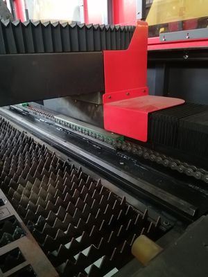 Metal Yaprak Fiber Lazer Kesme Makinesi 1000W 1500W 2000W 3000W Tek Masa Tasarımı