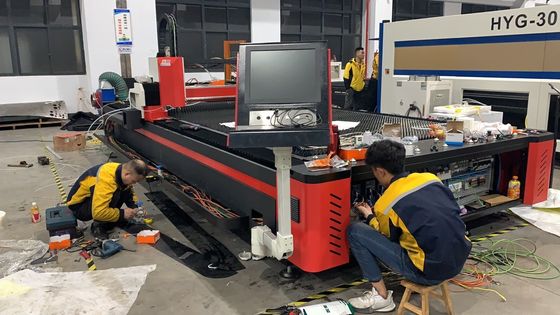 25m/min Kesme Hızı Raytools Lazer Kafası ile Metal Boru Fiber Kesme Makinesi